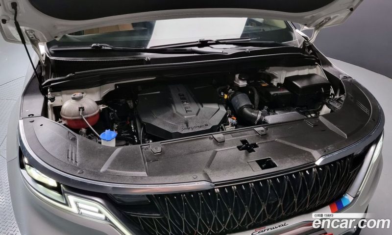 Kia Carnival 9-Seater Noblesse