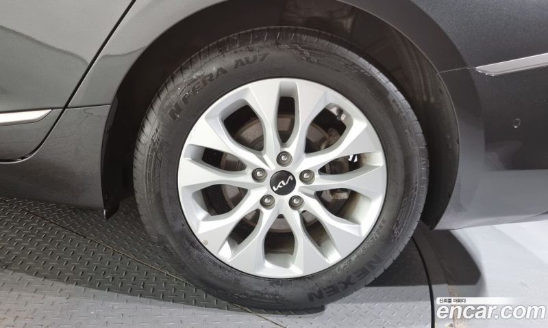 Kia K8 2.5 Gasoline 2WD