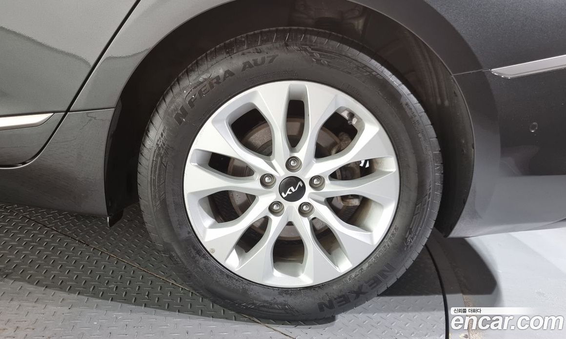 Kia K8 2.5 Gasoline 2WD