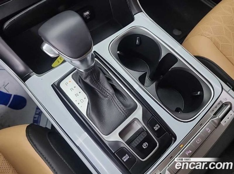 Kia Carnival 9-Seater Prestige