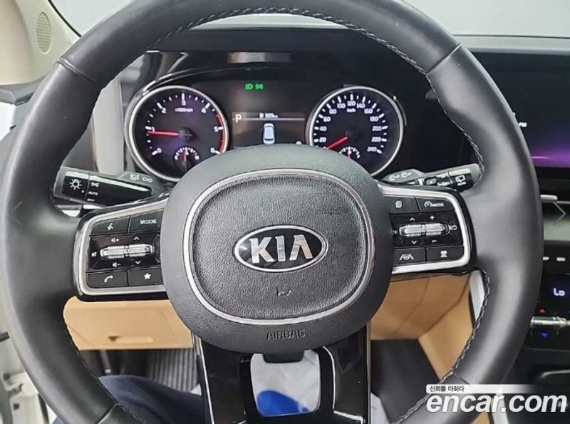 Kia Carnival 9-Seater Prestige