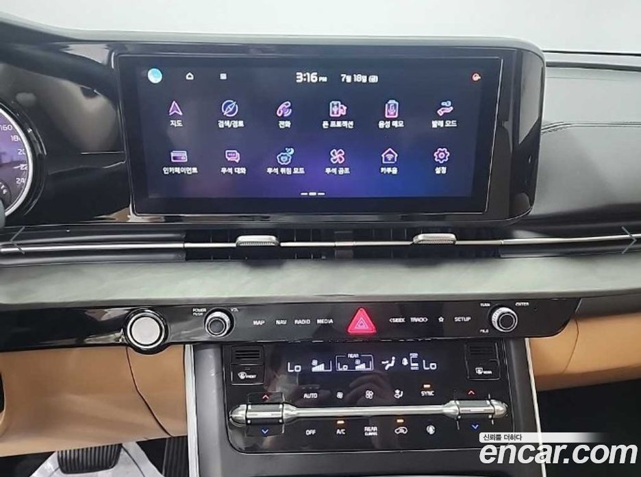 Kia Carnival 9-Seater Prestige