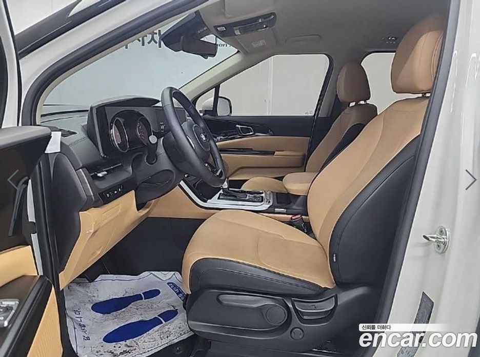 Kia Carnival 9-Seater Prestige