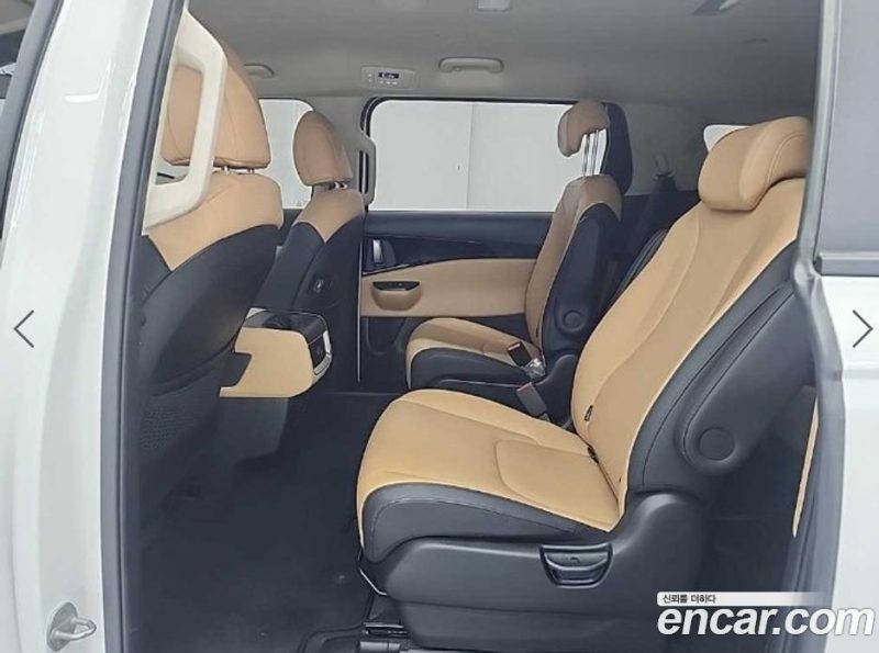 Kia Carnival 9-Seater Prestige
