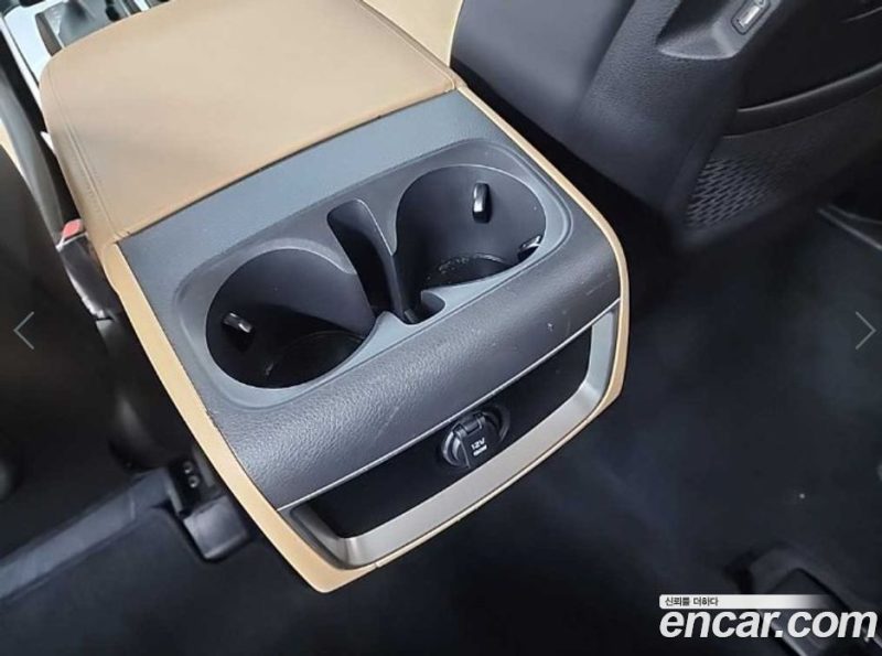 Kia Carnival 9-Seater Prestige