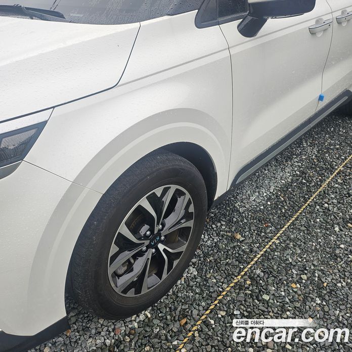 Kia Carnival 9-Seater Noblesse