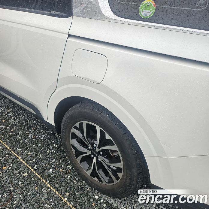 Kia Carnival 9-Seater Noblesse