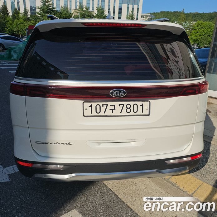 Kia Carnival 9-Seater Noblesse