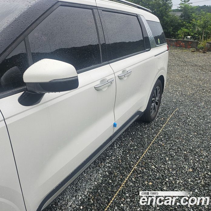 Kia Carnival 9-Seater Noblesse