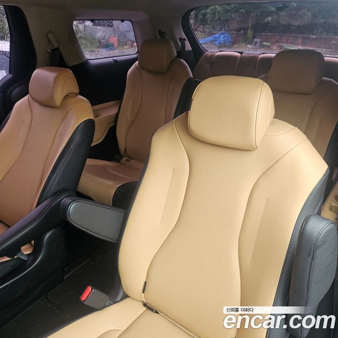 Kia Carnival 9-Seater Noblesse