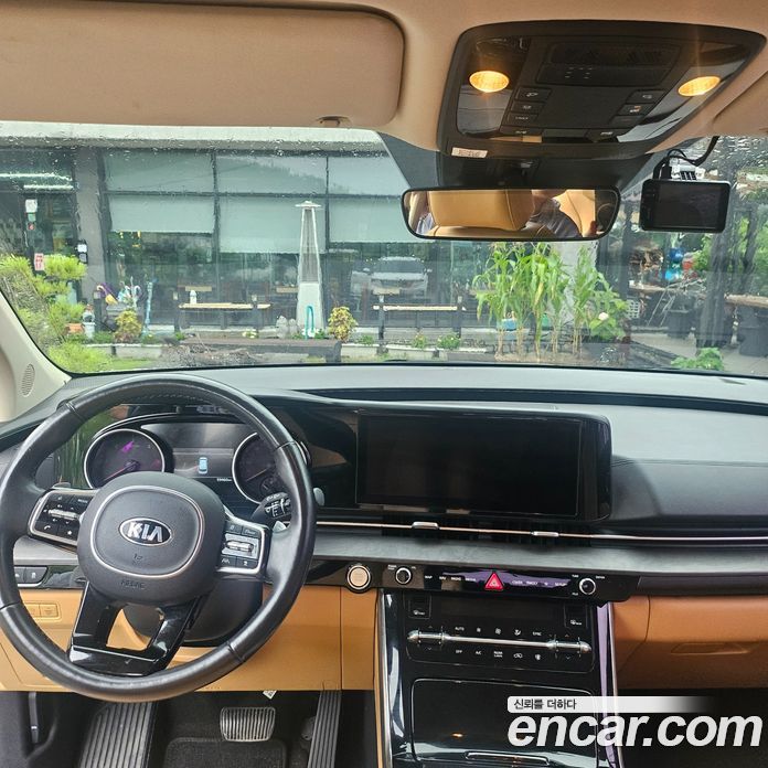 Kia Carnival 9-Seater Noblesse