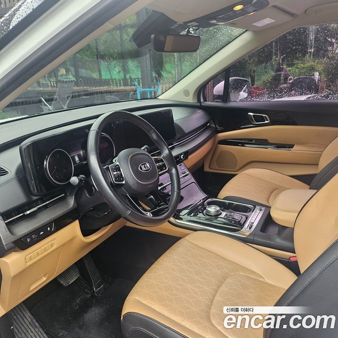 Kia Carnival 9-Seater Noblesse