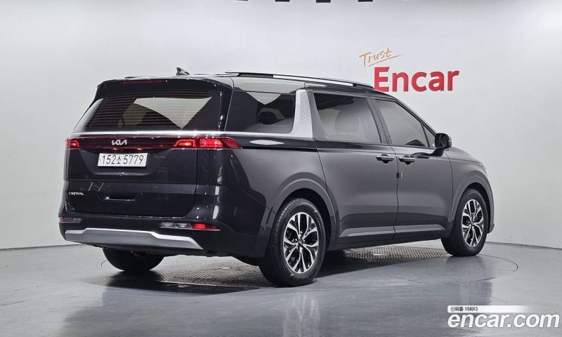 Kia Carnival 9-Seater Prestige
