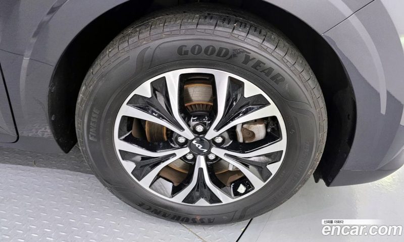 Kia Carnival 9-Seater Prestige