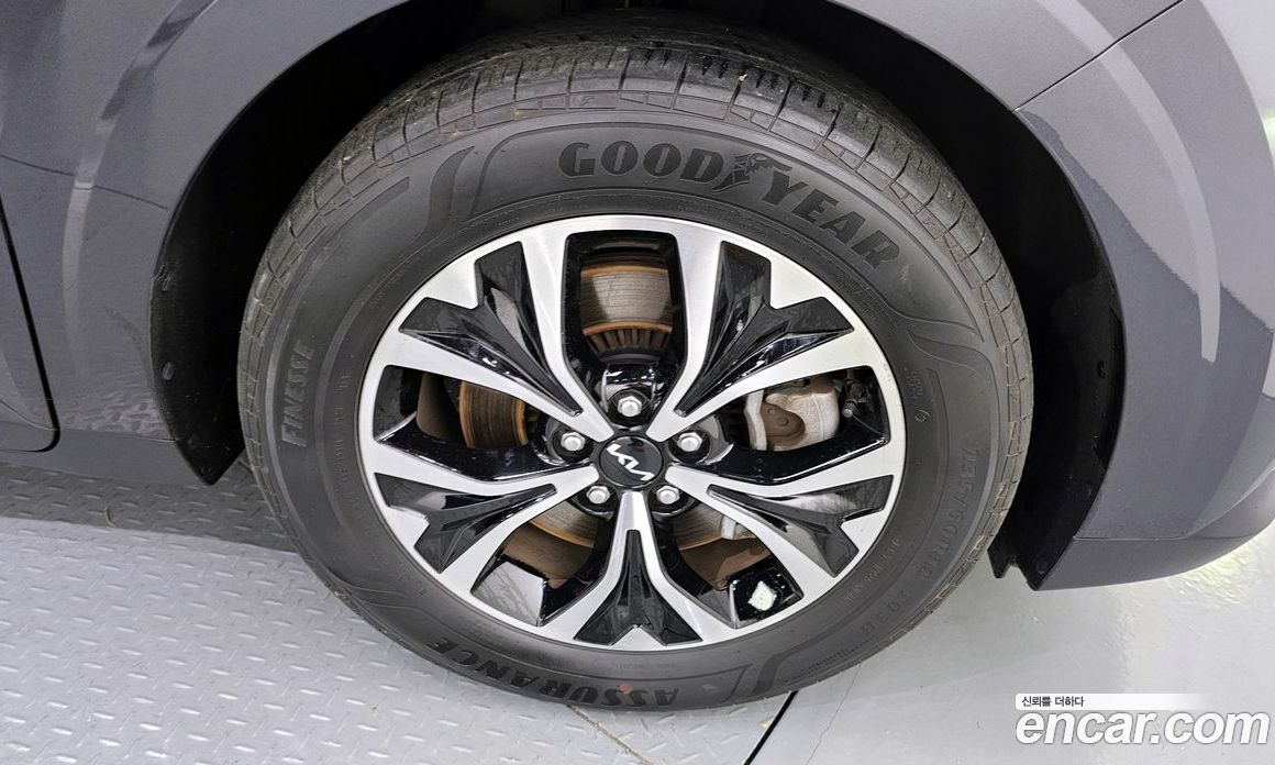 Kia Carnival 9-Seater Prestige