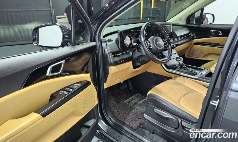 Kia Carnival 9-Seater Prestige