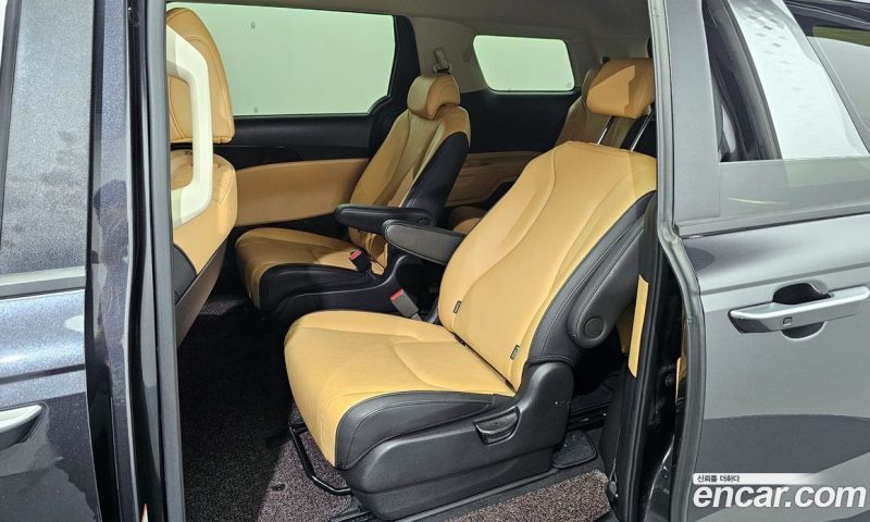 Kia Carnival 9-Seater Prestige