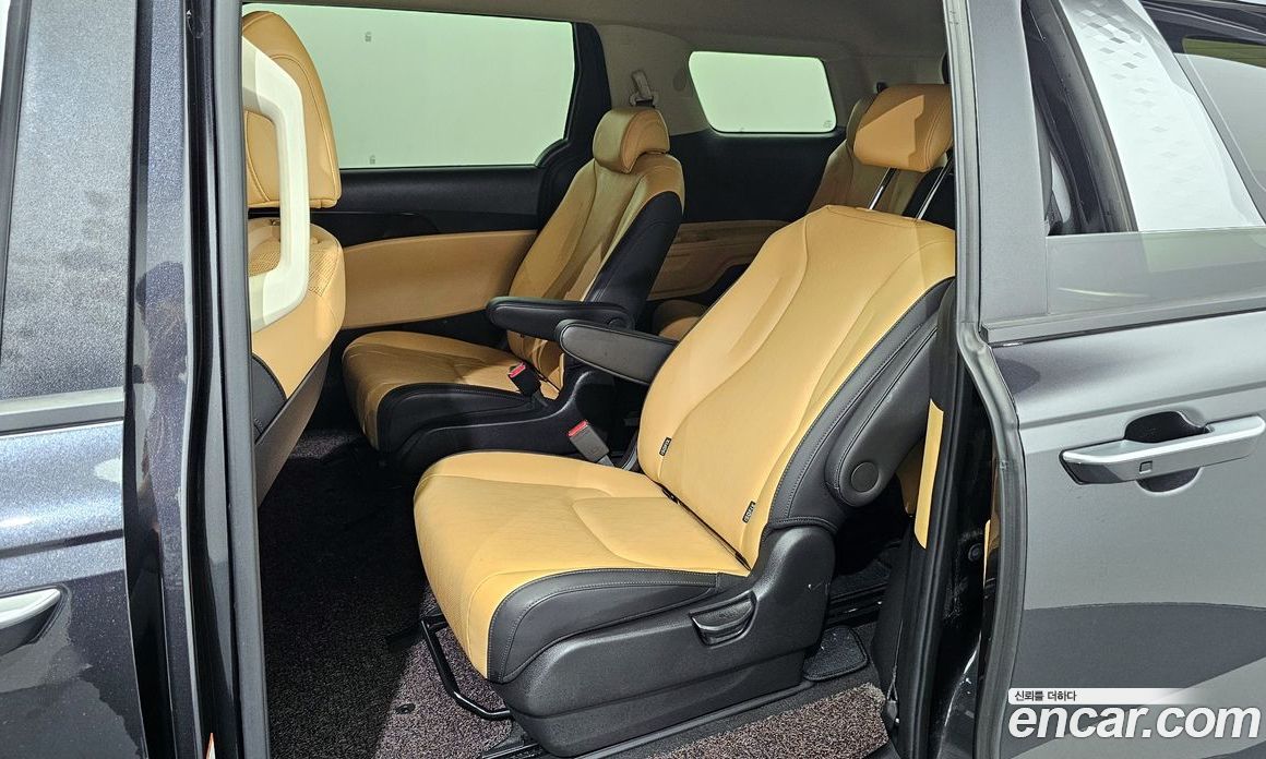 Kia Carnival 9-Seater Prestige