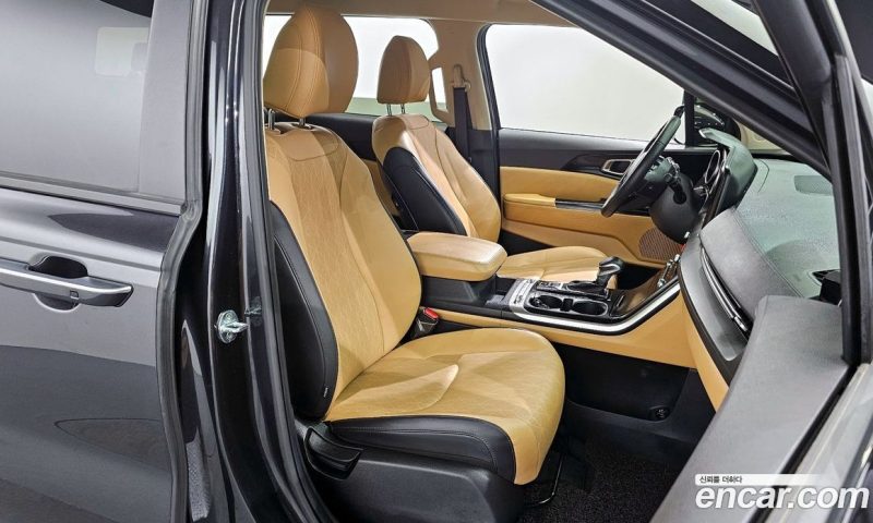 Kia Carnival 9-Seater Prestige