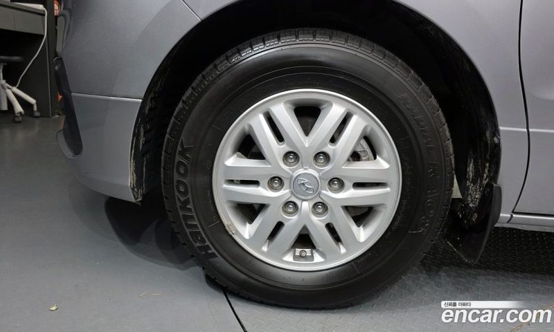 Hyundai Starex Van 5-Seater