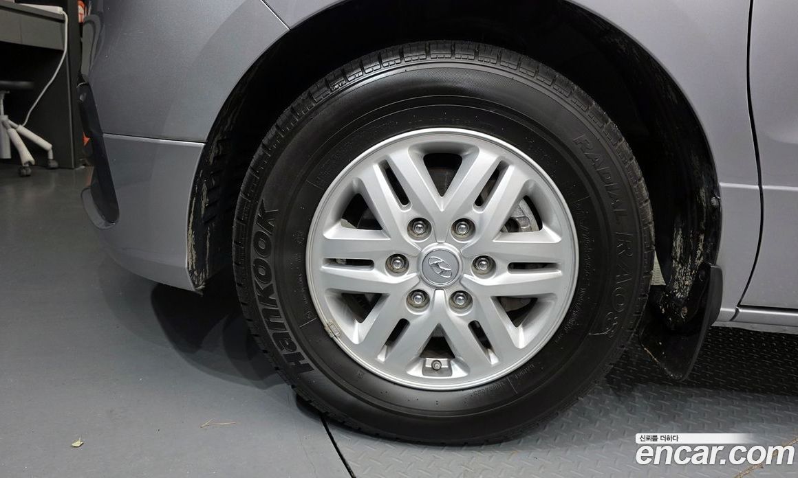 Hyundai Starex Van 5-Seater