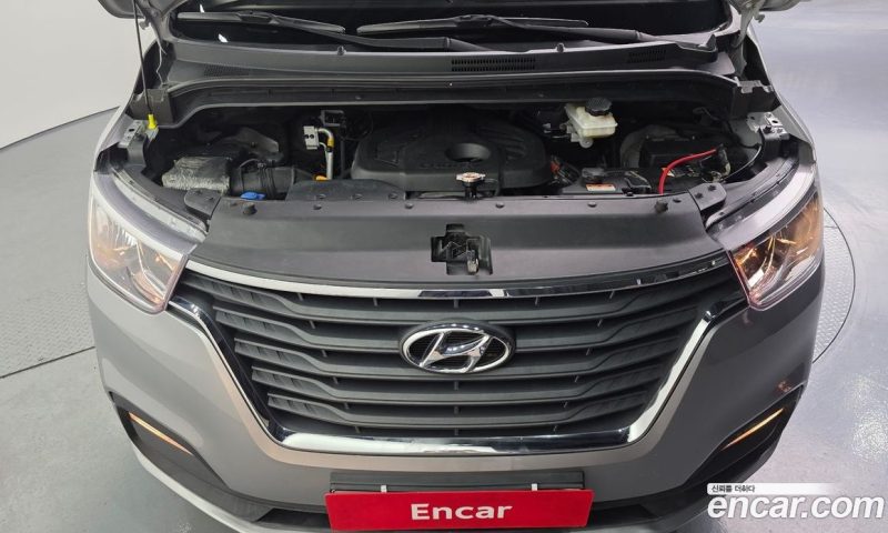 Hyundai Starex Van 5-Seater