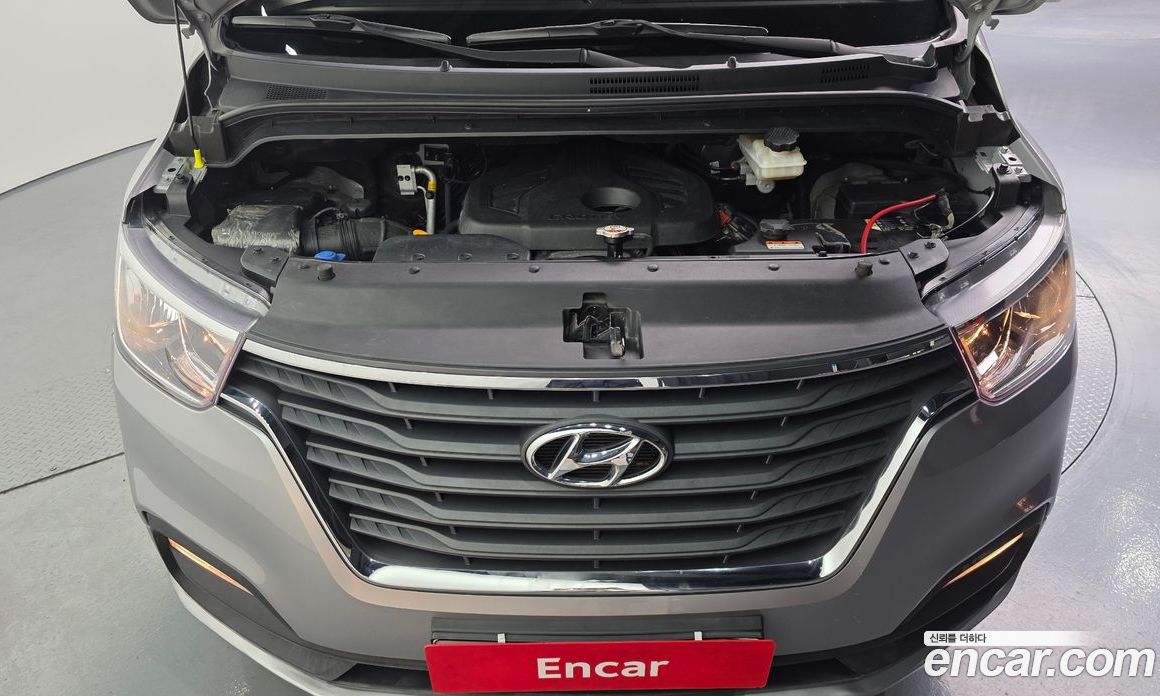 Hyundai Starex Van 5-Seater