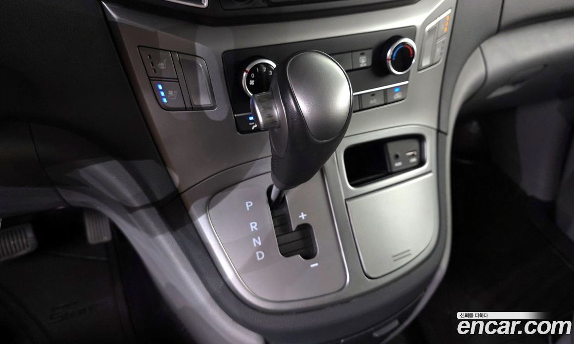 Hyundai Starex Van 5-Seater