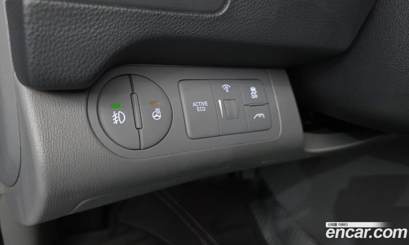 Hyundai Starex Van 5-Seater