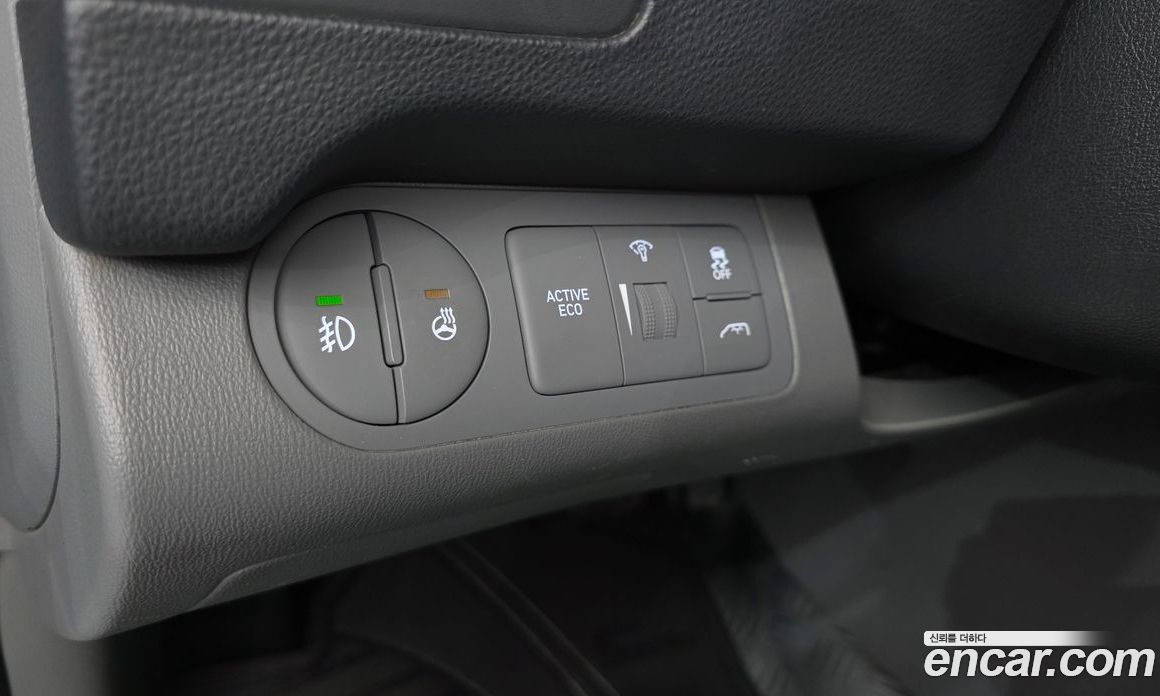 Hyundai Starex Van 5-Seater