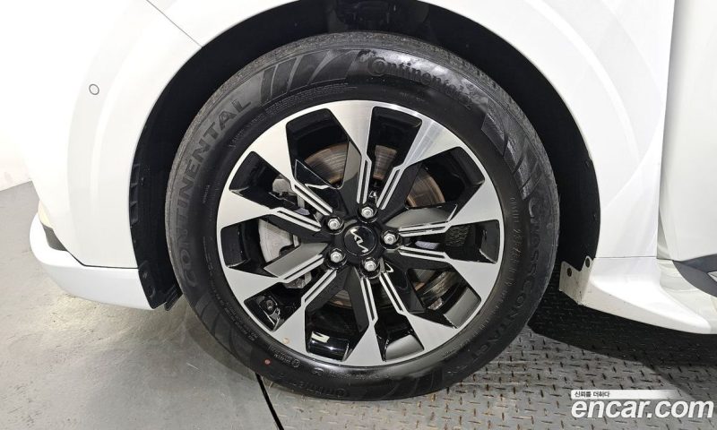 Kia Carnival 9-Seater Hi-Limousine