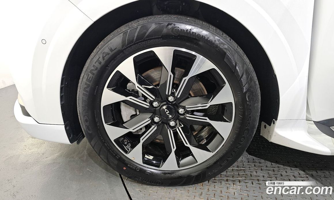 Kia Carnival 9-Seater Hi-Limousine