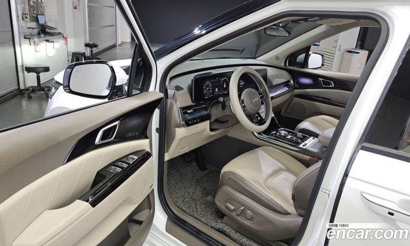 Kia Carnival 9-Seater Hi-Limousine