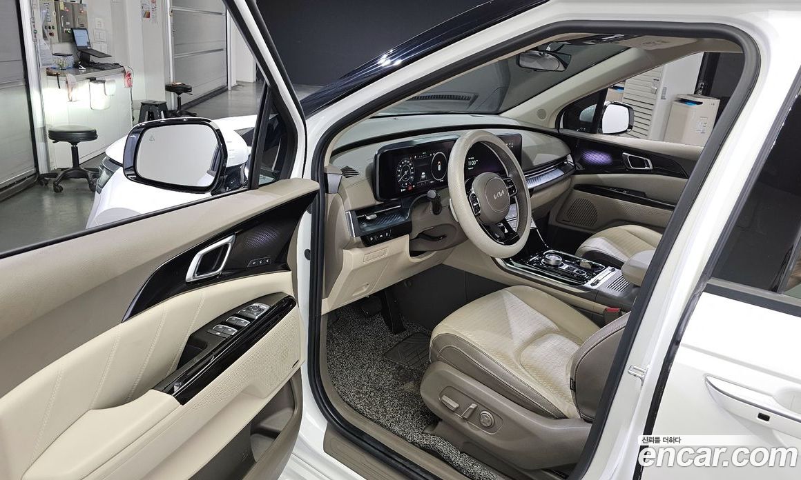 Kia Carnival 9-Seater Hi-Limousine