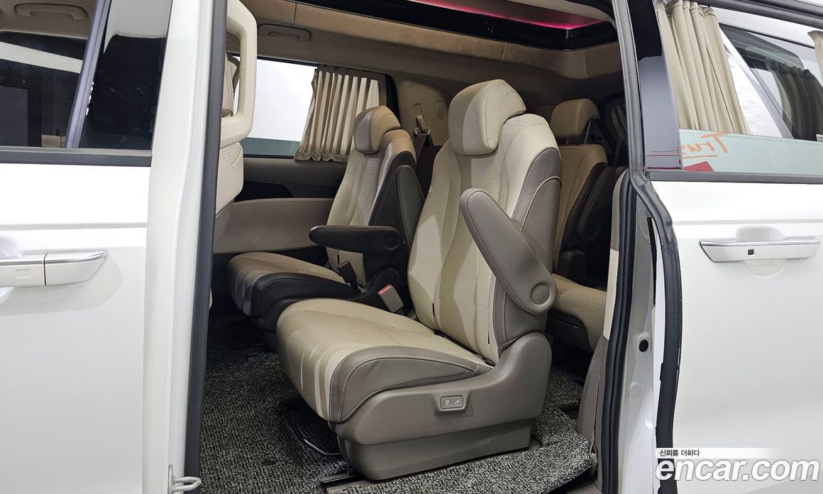 Kia Carnival 9-Seater Hi-Limousine