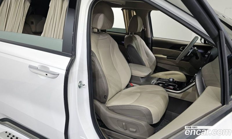 Kia Carnival 9-Seater Hi-Limousine