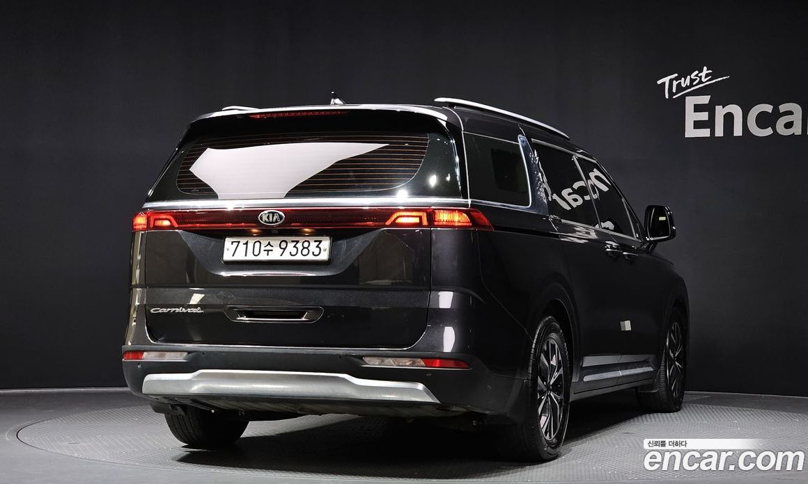 Kia Carnival 11-Seater Noblesse