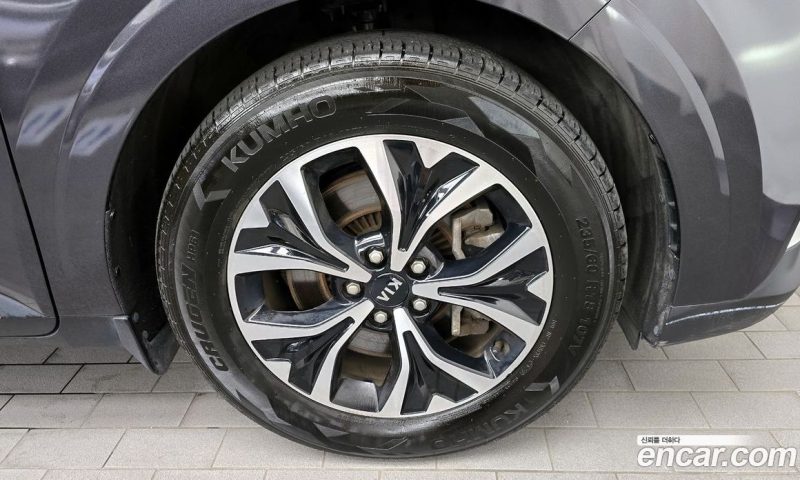 Kia Carnival 11-Seater Noblesse