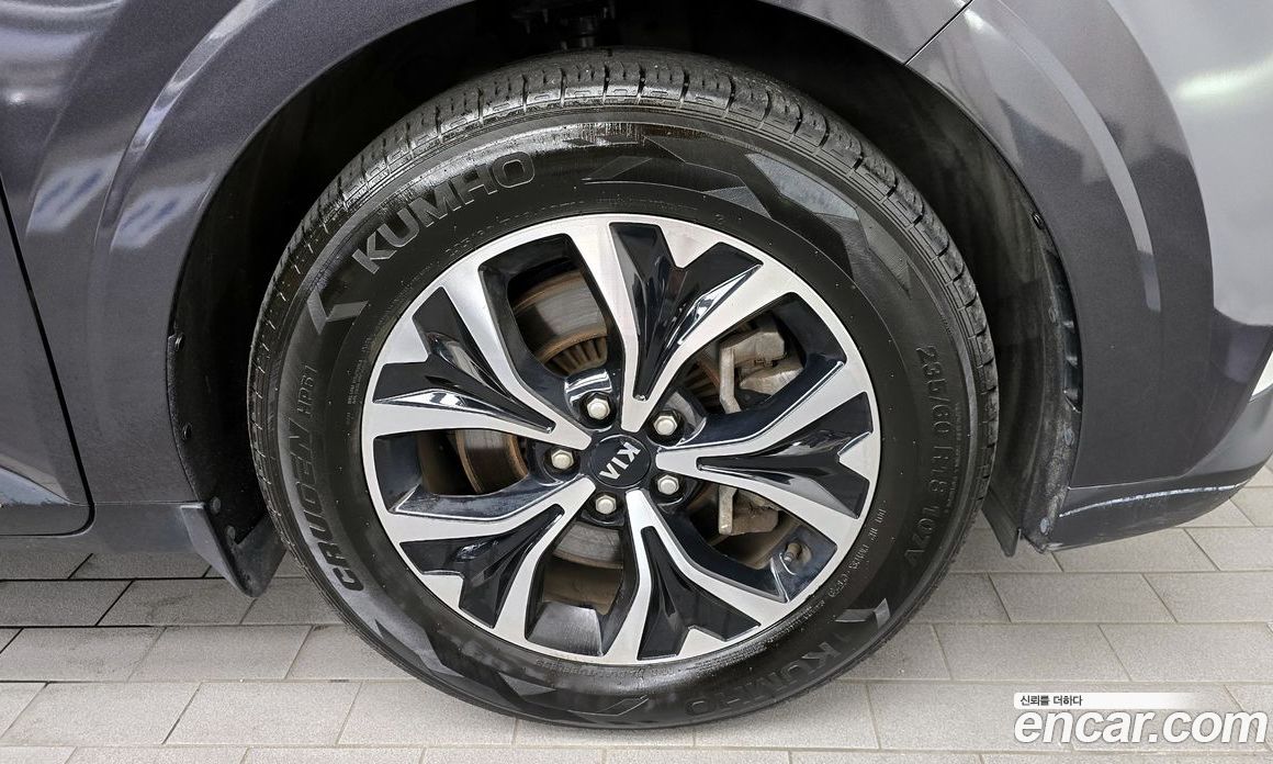 Kia Carnival 11-Seater Noblesse