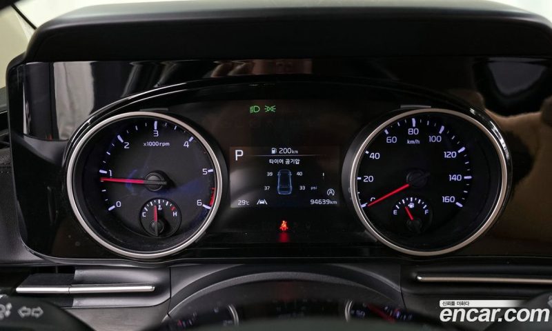 Kia Carnival 11-Seater Noblesse