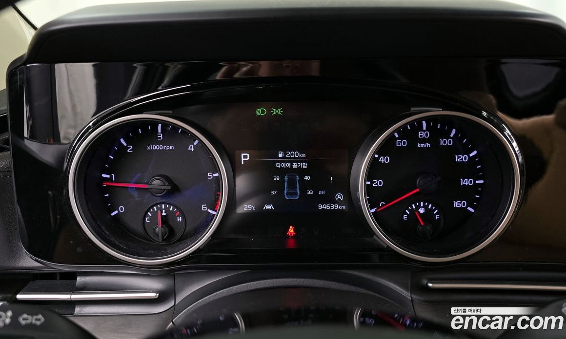 Kia Carnival 11-Seater Noblesse