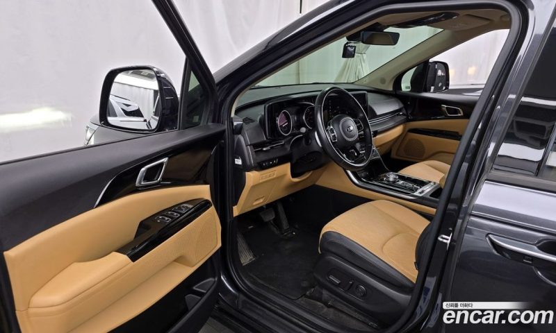 Kia Carnival 11-Seater Noblesse