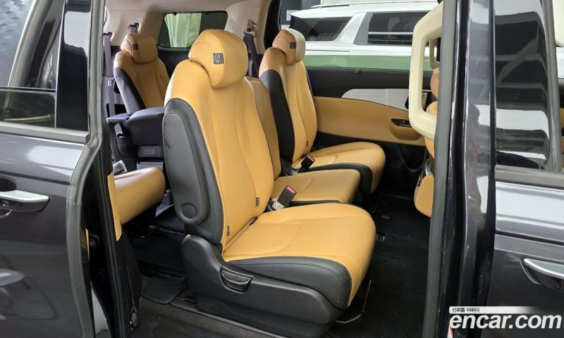 Kia Carnival 11-Seater Noblesse