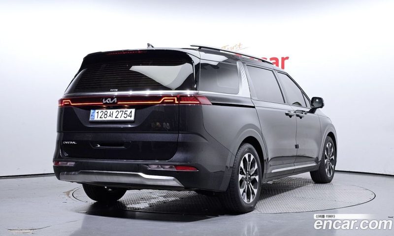 Kia Carnival 9-Seater Noblesse