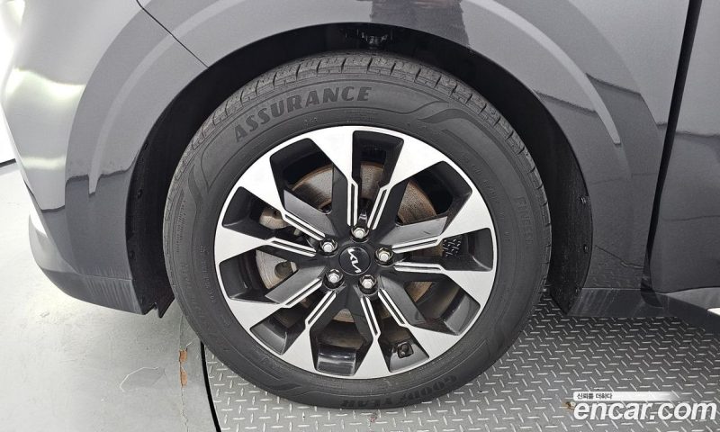 Kia Carnival 9-Seater Noblesse