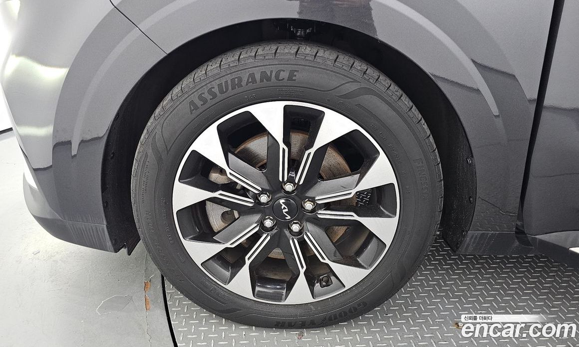 Kia Carnival 9-Seater Noblesse