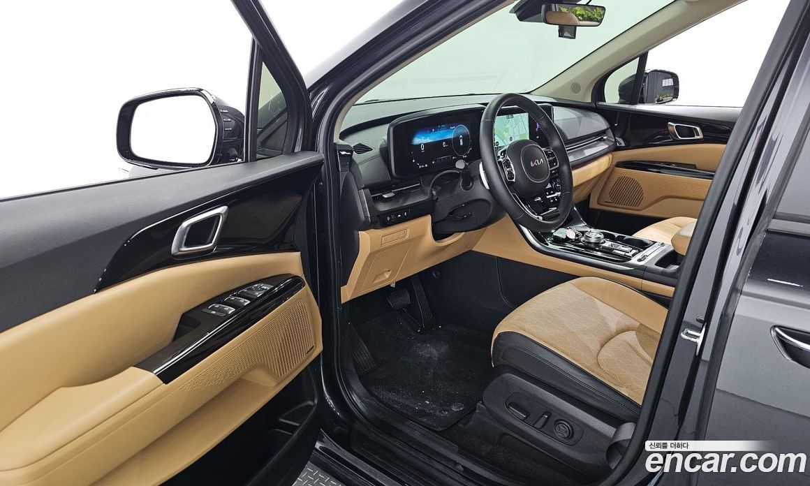 Kia Carnival 9-Seater Noblesse