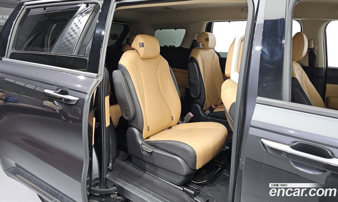 Kia Carnival 9-Seater Noblesse