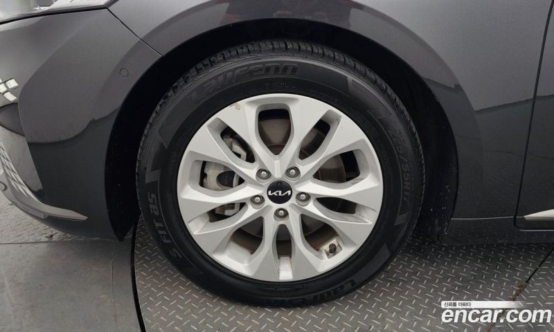 Kia K8 2.5 Gasoline 2WD