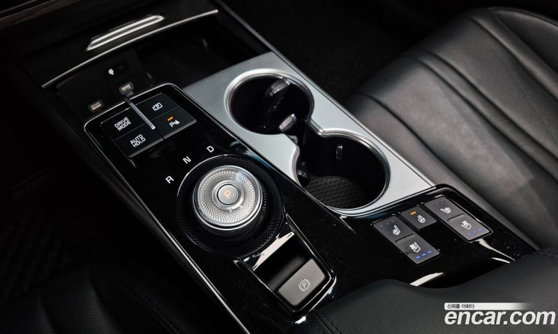 Kia K8 2.5 Gasoline 2WD